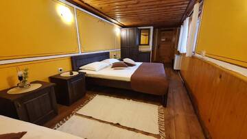 Фото номера Классический трехместный номер Гостевой дом Guest rooms Colorit г. Копривштица 3