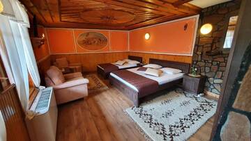 Фото номера Роскошный четырехместный номер Гостевой дом Guest rooms Colorit г. Копривштица 4