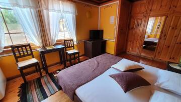 Фото номера Двухместный номер с 1 кроватью и видом на горы Гостевой дом Guest rooms Colorit г. Копривштица 4