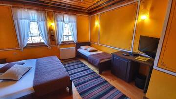 Фото номера Трехместный номер с видом на город Гостевой дом Guest rooms Colorit г. Копривштица 6