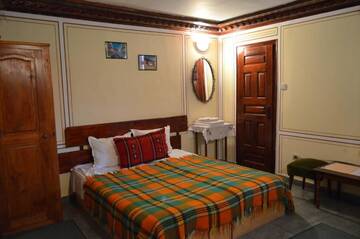Фото номера Стандартный двухместный номер с 1 кроватью Гостевой дом Zlatniyat Telets Guest Rooms г. Копривштица 3