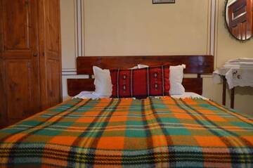 Фото номера Стандартный двухместный номер с 1 кроватью Гостевой дом Zlatniyat Telets Guest Rooms г. Копривштица 4