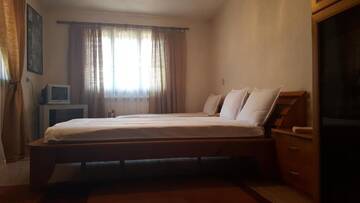 Фото номера Трехместный номер Гостевой дом Guest House Lina г. Копривштица 3
