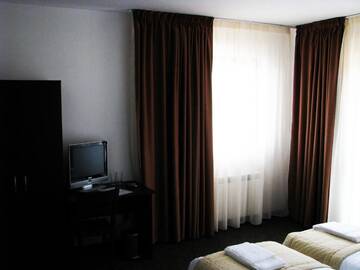 Фото номера Трехместный номер эконом-класса Отель Park Hotel Eagle Stone г. Копривштица 3