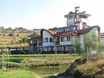 Фото номера Бюджетный трехместный номер Отель Park Hotel Eagle Stone г. Копривштица 4