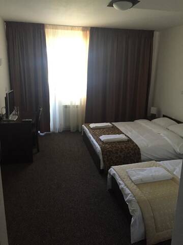 Фото номера Бюджетный трехместный номер Отель Park Hotel Eagle Stone г. Копривштица 2