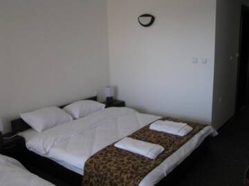 Фото номера Трехместный номер с видом на горы Отель Park Hotel Eagle Stone г. Копривштица 5