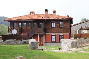 Фото Дома для отпуска Red House г. Копривштица 1