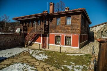 Фото номера Дом с 4 спальнями Дома для отпуска Red House г. Копривштица 11