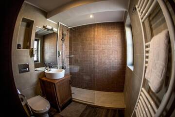 Фото номера Дом с 4 спальнями Дома для отпуска Red House г. Копривштица 12
