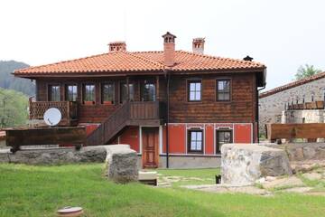 Фото номера Дом с 4 спальнями Дома для отпуска Red House г. Копривштица 19
