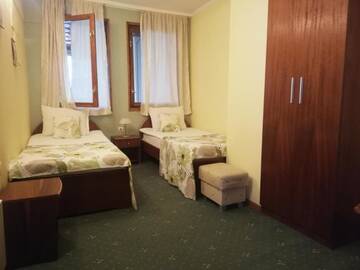 Фото номера Двухместный номер с 2 отдельными кроватями Отель Family Hotel Bashtina Kashta г. Копривштица 3