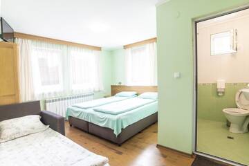 Фото номера Трехместный номер Гостевой дом Guest House Roden Dom г. Копривштица 2