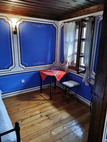Фото номера Трехместный номер с собственной ванной комнатой Гостевой дом Hadji Neikovi Guest Houses г. Копривштица 9
