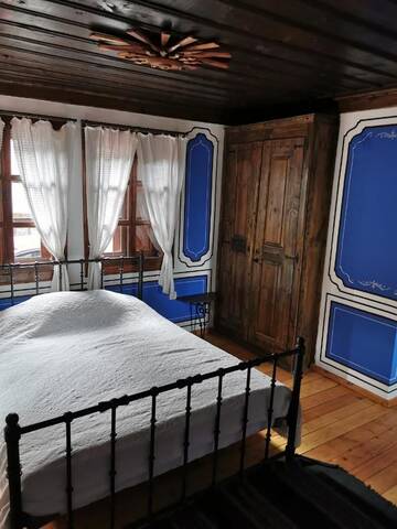 Фото номера Трехместный номер с собственной ванной комнатой Гостевой дом Hadji Neikovi Guest Houses г. Копривштица 7