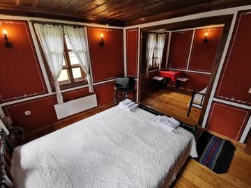 Фото номера Трехместный номер с собственной ванной комнатой Гостевой дом Hadji Neikovi Guest Houses г. Копривштица 3