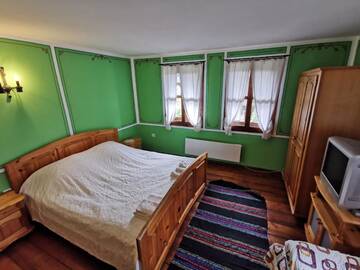 Фото номера Трехместный номер с общей ванной комнатой Гостевой дом Hadji Neikovi Guest Houses г. Копривштица 3