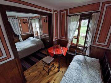 Фото номера Трехместный номер с собственной ванной комнатой Гостевой дом Hadji Neikovi Guest Houses г. Копривштица 7