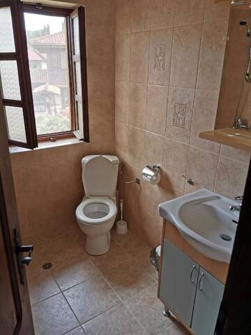Фото номера Трехместный номер с собственной ванной комнатой Гостевой дом Hadji Neikovi Guest Houses г. Копривштица 7