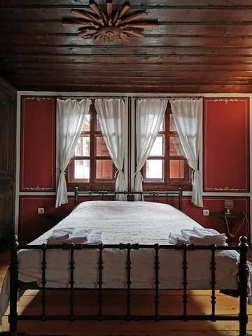 Фото номера Трехместный номер с собственной ванной комнатой Гостевой дом Hadji Neikovi Guest Houses г. Копривштица 4