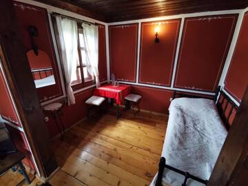 Фото номера Трехместный номер с собственной ванной комнатой Гостевой дом Hadji Neikovi Guest Houses г. Копривштица 5