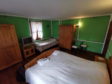 Фото номера Трехместный номер с общей ванной комнатой Гостевой дом Hadji Neikovi Guest Houses г. Копривштица 4