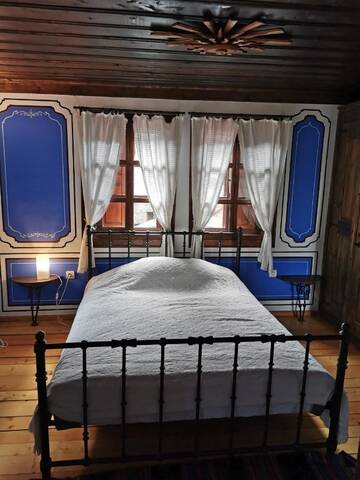 Фото номера Трехместный номер с собственной ванной комнатой Гостевой дом Hadji Neikovi Guest Houses г. Копривштица 3